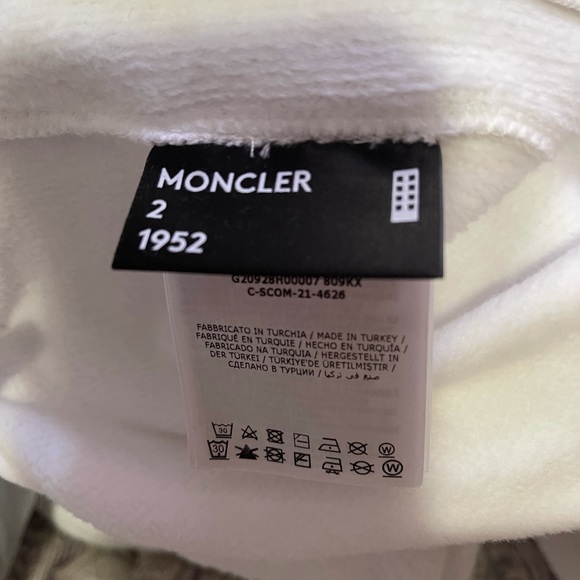 Moncler printed cotton sweatpants - Picture 9 of 10